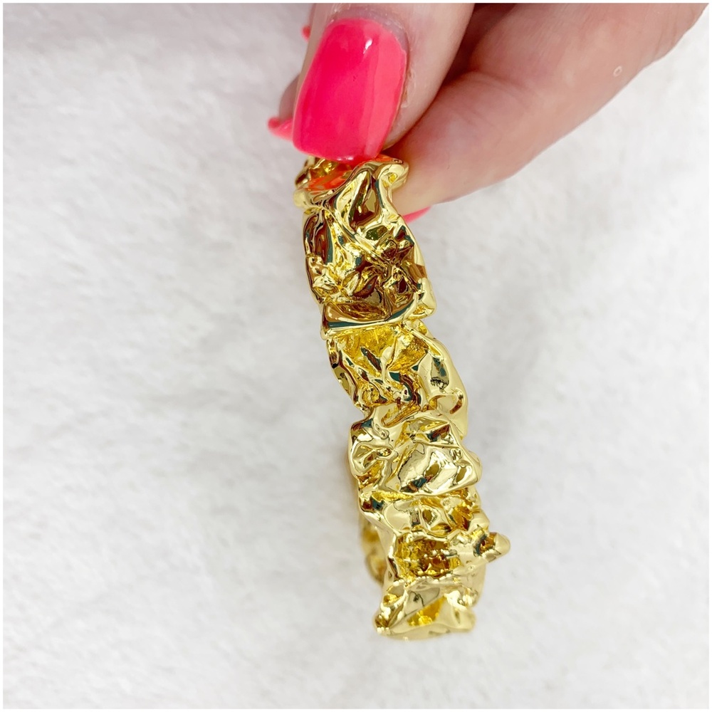 Amber Sceats Textured 24k Gold Plated Brass Emery Cuff - Picture 5 of 8